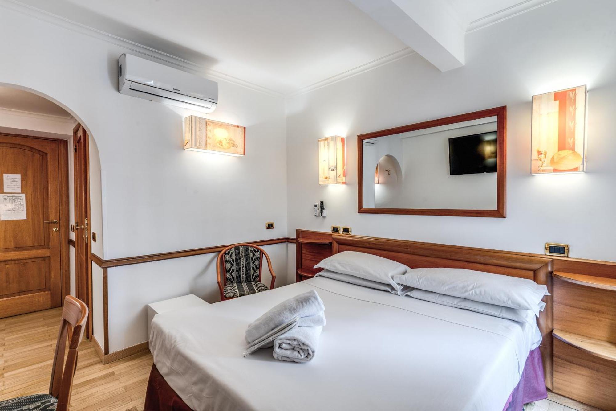 רומא Hotel Santa Prassede מראה חיצוני תמונה