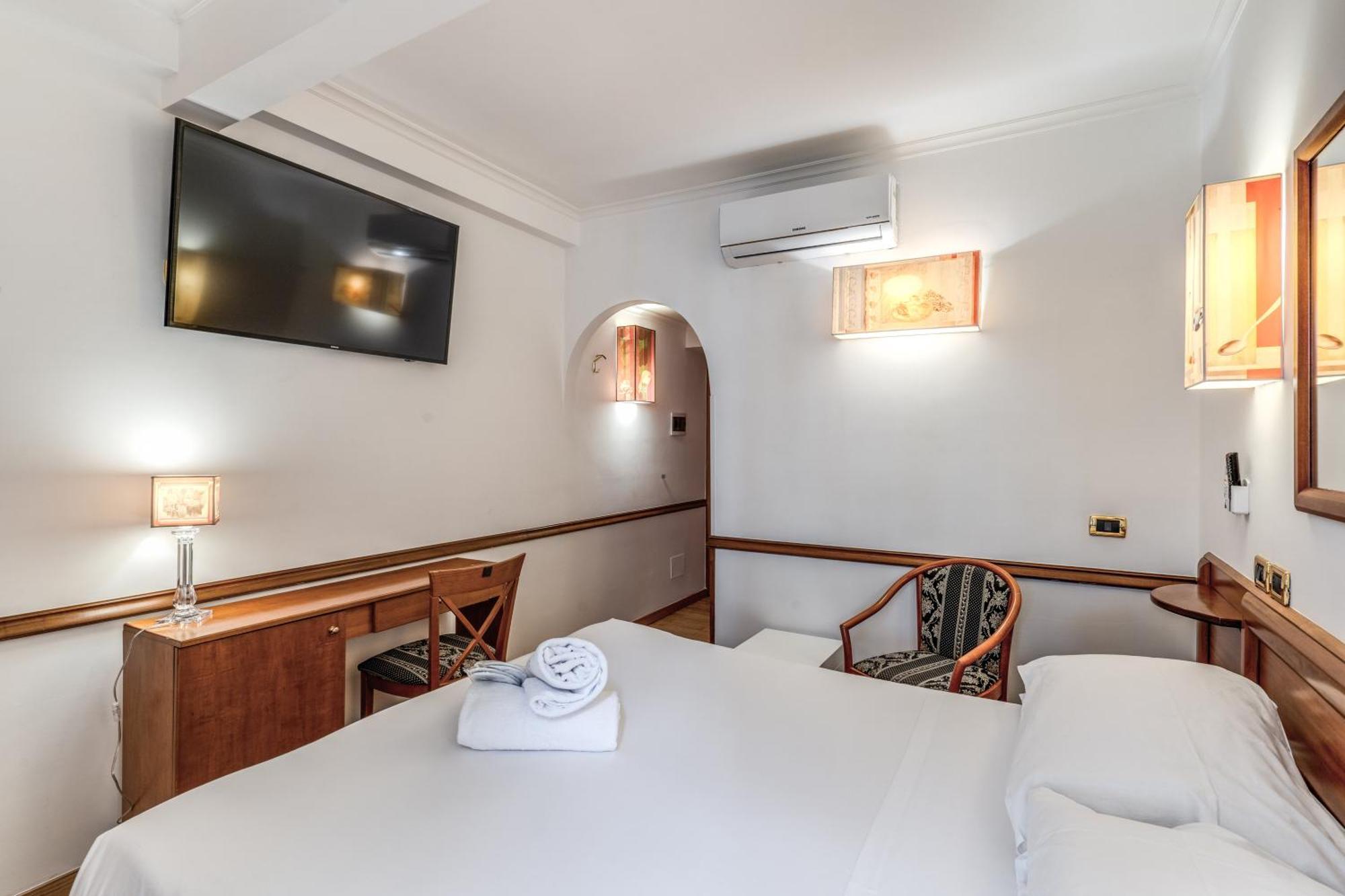 רומא Hotel Santa Prassede מראה חיצוני תמונה