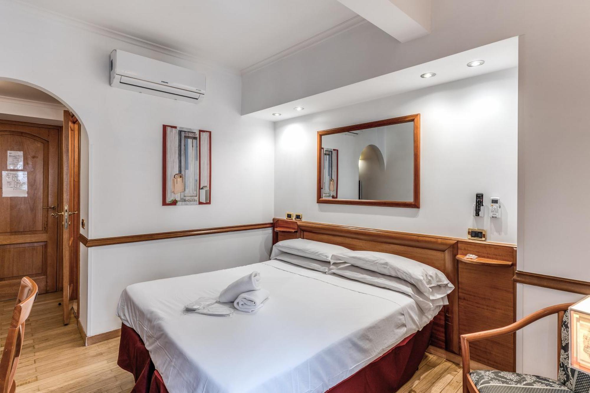 רומא Hotel Santa Prassede מראה חיצוני תמונה
