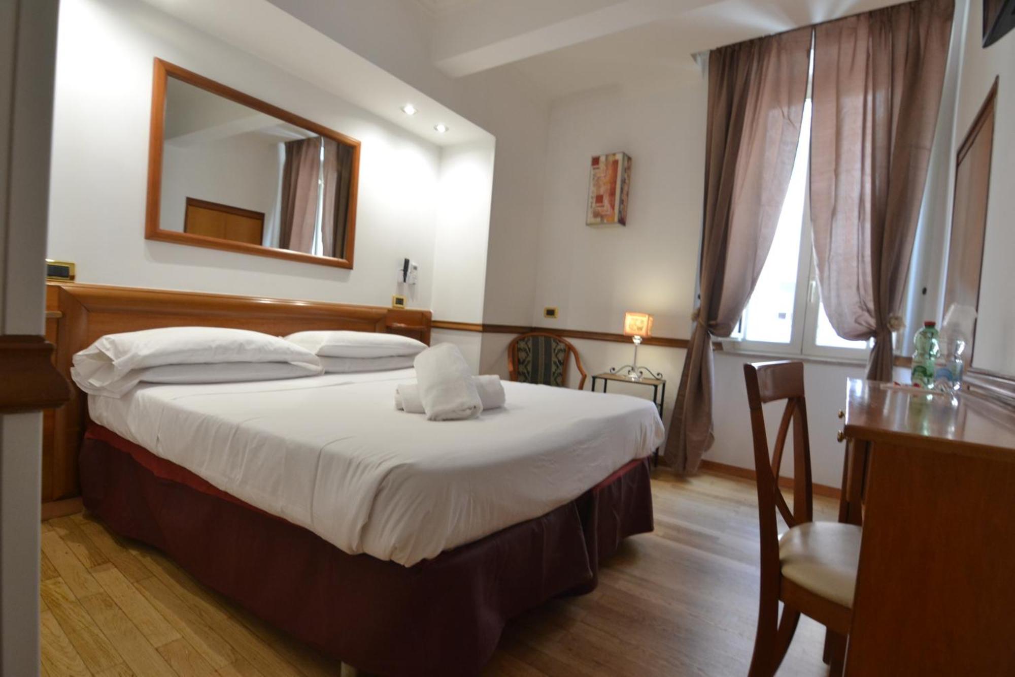 רומא Hotel Santa Prassede מראה חיצוני תמונה