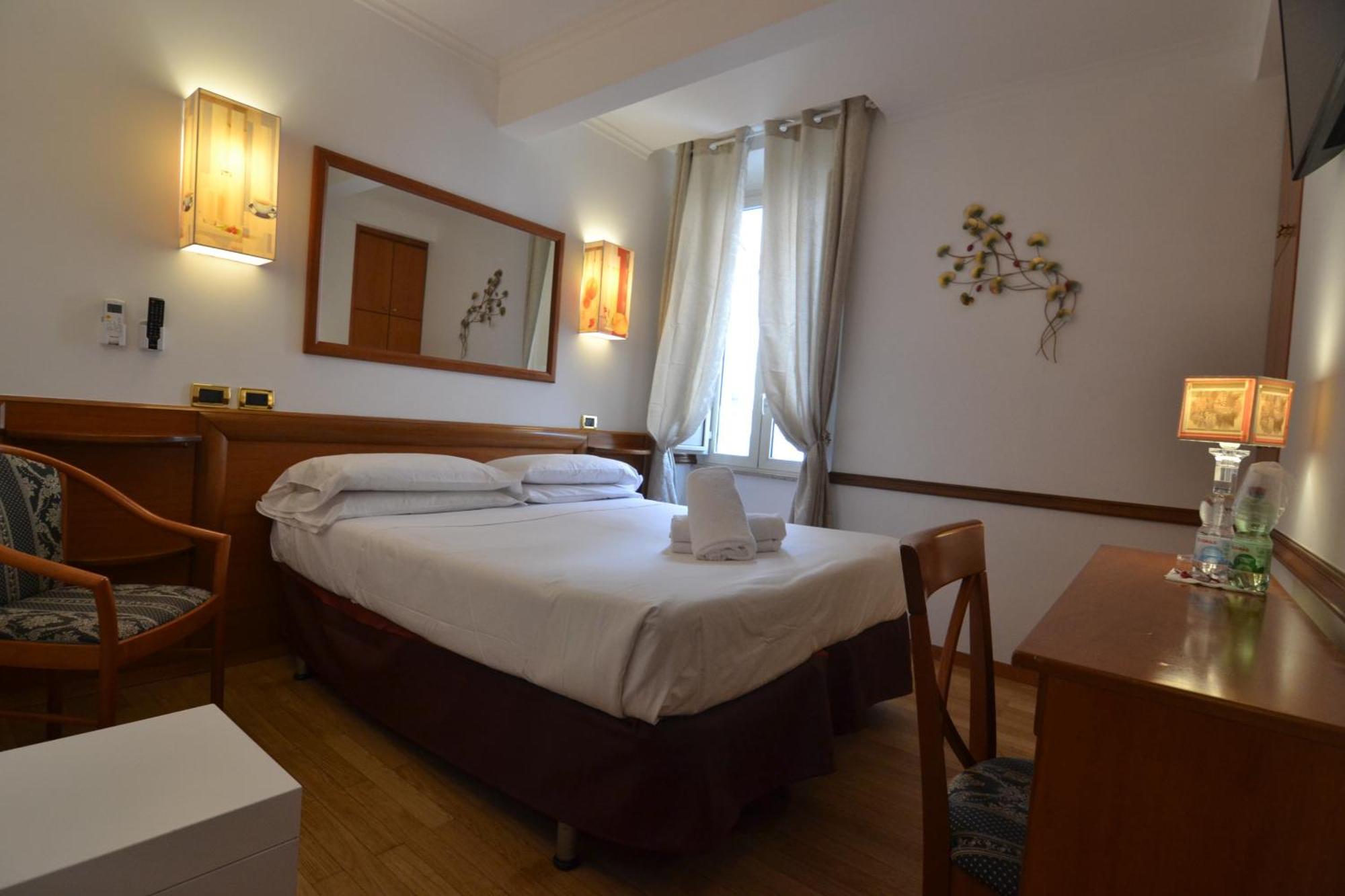 רומא Hotel Santa Prassede מראה חיצוני תמונה