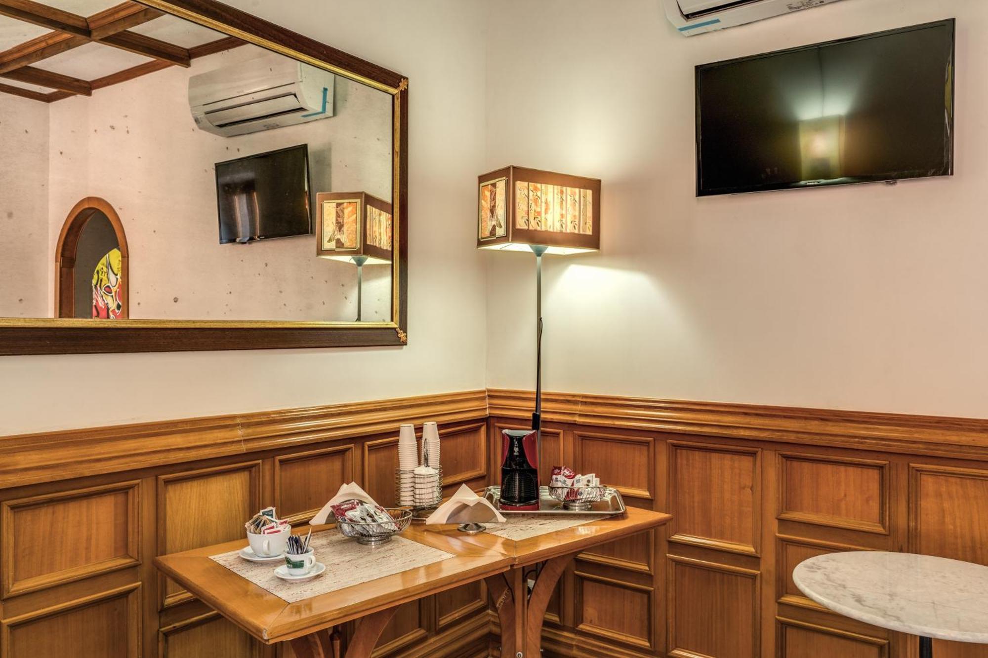 רומא Hotel Santa Prassede מראה חיצוני תמונה