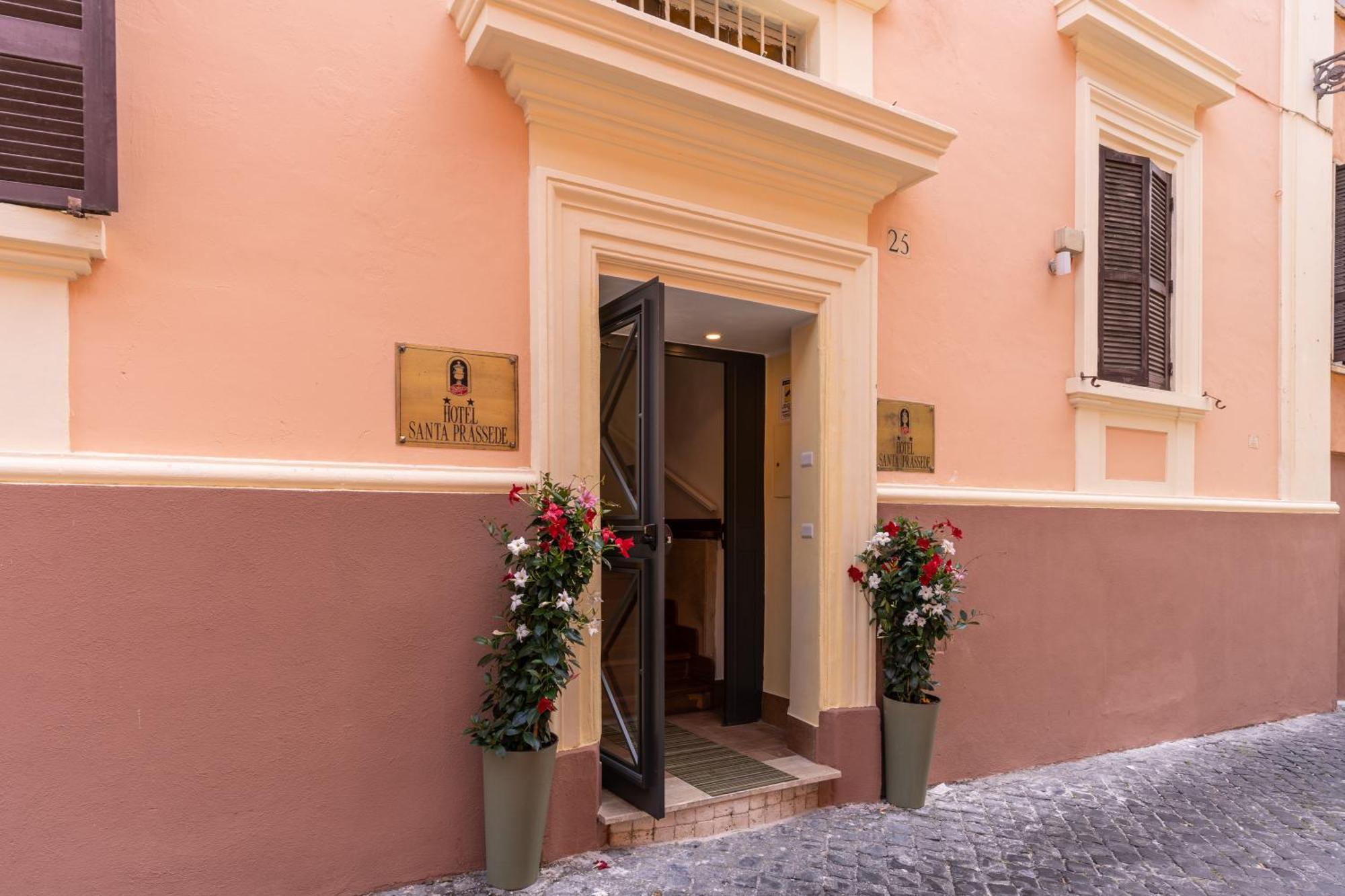 רומא Hotel Santa Prassede מראה חיצוני תמונה