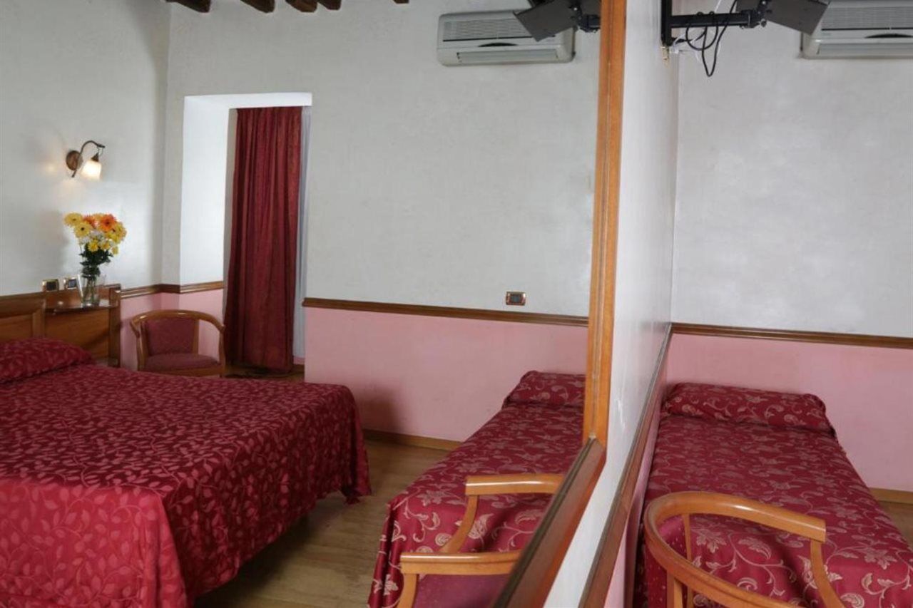 רומא Hotel Santa Prassede מראה חיצוני תמונה